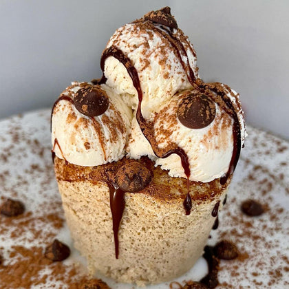 Quick N' Easy Keto Sponge Cake with Ice Cream 🧁