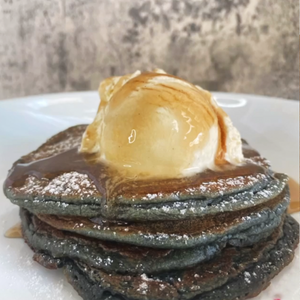 Keto Blue Matcha Pancakes with ice cream 🍵🥞🍨 caffeine-free & no added sugar